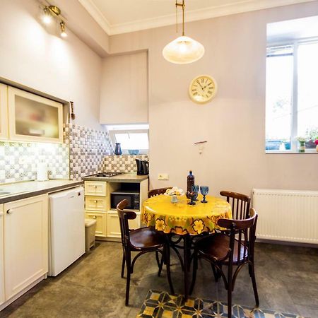 Sofia Apartment In Old Tbilisi ภายนอก รูปภาพ